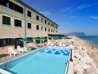 Hotel Brigantino Non Dista 3*