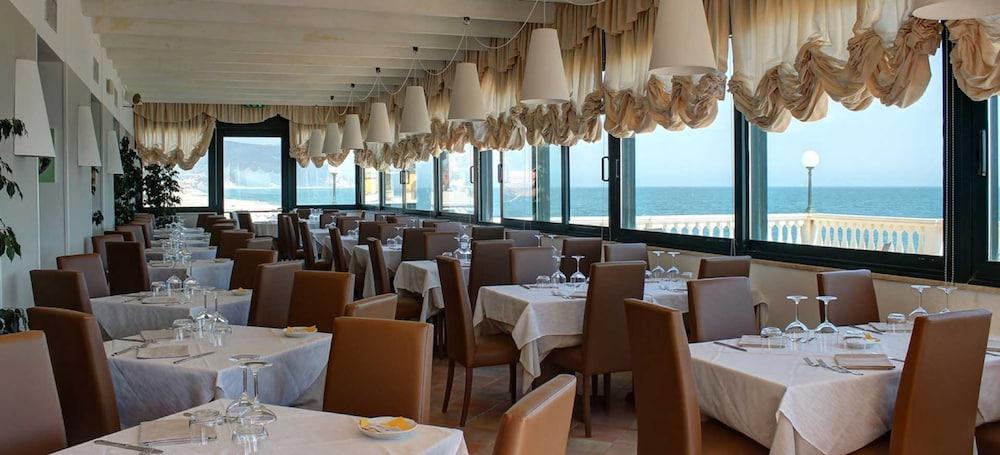 波尔图雷卡纳蒂布里甘蒂诺酒店（Il Brigantino Hotel Porto Recanati）